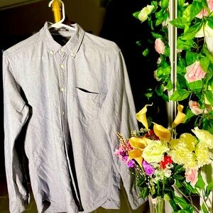 Men’s Shirt Like New Look Nice When Wearing with Jeans.